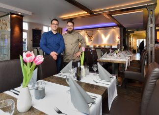 Alex Cusati und Patrick Hülsen sind die neuen Chefs im Restaurant Hirsch in Langenberg. Foto: Mathias Kehren