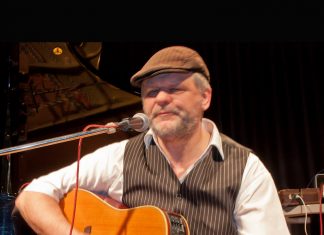 "Dr. Mojo" spielt in Velbert in der Vesperkirche.