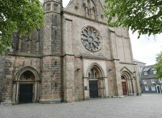 Nach den Sommerferien wird rund um den St. Lambertusturm das Heimatfest gefeiert. Foto: Archiv