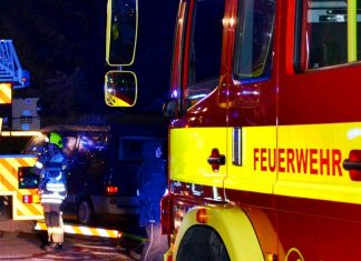 In der Nacht zu Montag hat es in einem Mehrfamilienhaus in Monheim gebrannt. Foto: Feuerwehr.