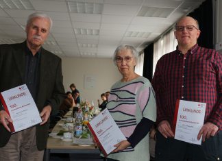 Sie stehen stellvertretend für viele engagierte Spenderinnen und Spender: Jürgen Hammer, Doris Fluss und Wolfgang Hild. Foto: André Volkmann