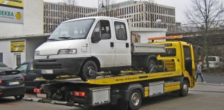 Der mängelbehaftete Wagen wurde aufgrund seiner Fahruntauglichkeit sofort aus dem Verkehr gezogen. Foto: Polizei