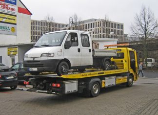 Der mängelbehaftete Wagen wurde aufgrund seiner Fahruntauglichkeit sofort aus dem Verkehr gezogen. Foto: Polizei