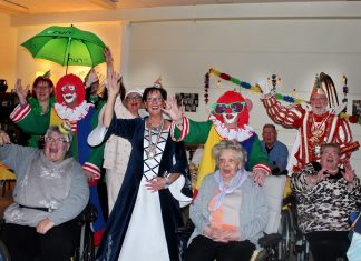 Ganz schön "jeck": Das Prinzenpaar zu Besuch im Ratinger "Rolliclub". Foto: Karnevalsausschuss