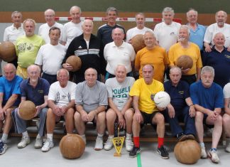 Der Nevigeser Turnverein trauert um "Ede" Gerlieb, der im Jahr 2003 für seinen besonderen sportlichen Einsatz die Goldene Ehrennadel des Vereins verliehen bekam. Foto: NTV