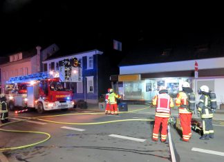 Hilden am Sonntagabend: In einer Pizzeria ist es nach Geschäftsschluss zu einem Brand gekommen. Foto: Feuerwehr