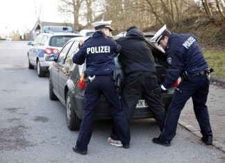 Die Polizei hat einen Tatverdächtigen festgenommen. Symbolbild: Polizei