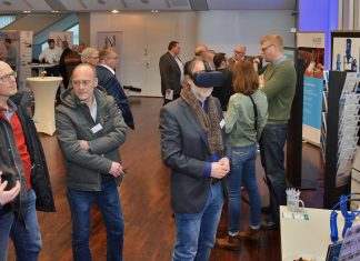 Am Stand von Druckluft Schmitz konnten Besucher einen virtuellen Blick in einen voll ausgestattet Druckluft-Container werfen. Foto: Mathias Kehren