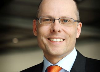 Bietet einen Platz am Rednerpult des Bundestages: CDU-Bundestagsabgeordneter Peter Beyer. Foto: Pressefoto Peter Beyer