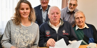 Rebecca Schaefer, Hans-Günter Ostholt, Karl-Heinz Nacke, Dieter Feilen und Heinz Schemken haben das Programm zur sechsten Velberter Operngala vorgestellt. Foto: Mathias Kehren