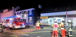 Feuerwehr und Polizei waren bei einem Brand in einer Pizzeria an der Heiligenhauser Hauptstraße im Einsatz. Foto: Polizei