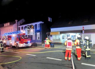 Feuerwehr und Polizei waren bei einem Brand in einer Pizzeria an der Heiligenhauser Hauptstraße im Einsatz. Foto: Polizei