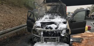 Auf der Autobahn 3 in Fahrtrichtung Oberhausen ist ein Fahrzeug in Brand geraten. Foto: Feuerwehr