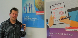 Andreas Adelberger, Leiter der VerbraucherberatungsstelleVelbert, klagt über den Service in Telefonshops. Foto: Hans-Joachim