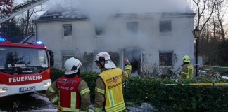 Folge des Brandes: Das Haus auf dem Liethenburgweg ist nun unbewohnbar. Foto: Feuerwehr Ratingen