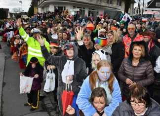 War ist es wieder voll: Rosenmontag in Rohdenhaus. Foto: Mathias Kehren