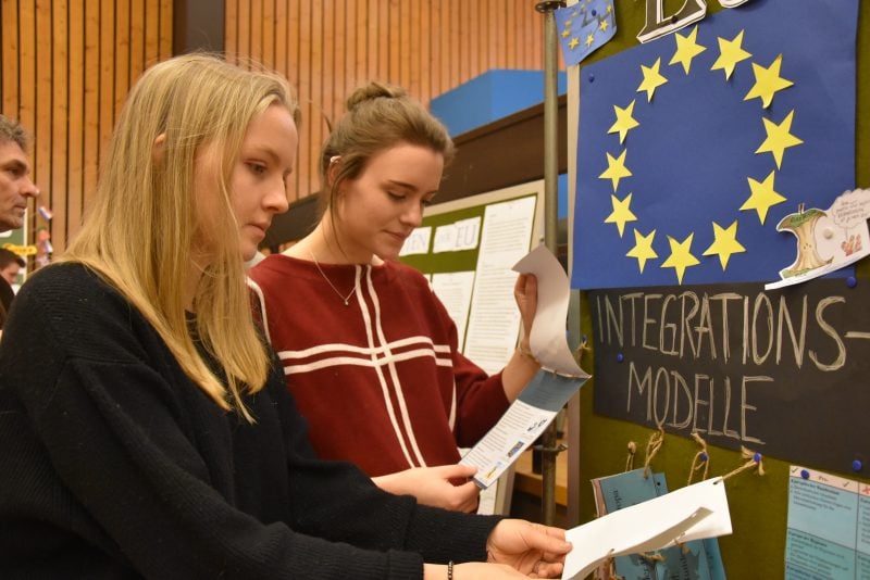 Kurz vor ihrem Abitur beschäftigten sich die Schüler der Oberstufe mit der Geschichte und Zukunft der Europäischen Union. Foto: HHG