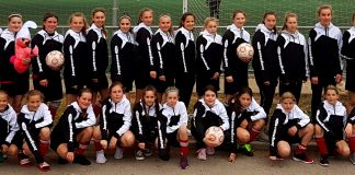 Die Fußball-Kreisauswahlmannschaften U 13 und U 15 beim Turnier in Barcelona. Foto: privat