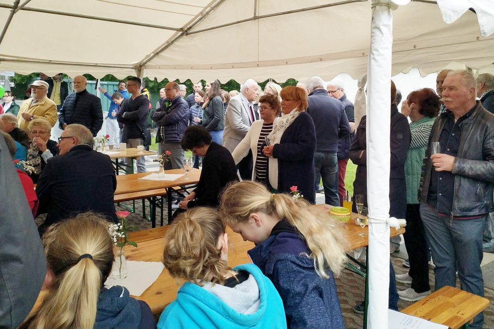 Viele Besucher schauten sich das Fest zum 40-jährigen Bestehen der PSV-Tennisabteilung an. Foto:privat