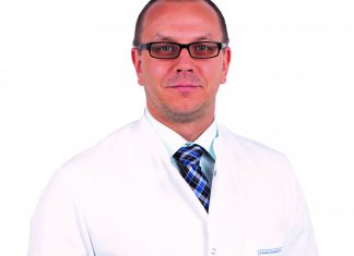 Er bietet einen kostenlosen Vortrag über minimal-invasive Knie- und Hüftoperationen an: berichtet Dr. med. Andrzej Kaminski, Chefarzt der Abteilung für Orthopädie und Unfallchirurgie am EVK. Foto: EVK