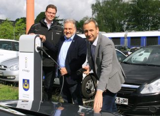 An den Regiobahn-Haltestellen Stadtwald und Neanderthal stehen ab sofort Ladesäulen für Elektro-Autos. Foto: Regiobahn