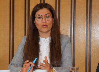 Die 34-jährige Derya Can ist seit dem 1. April die neue Büroleiterin des Bürgermeisters. Foto: André Volkmann