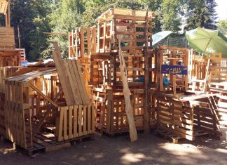 Der Bauspielplatz am Konrad-Heresbach-Gymnasium startet im Juli - dann unter dem Motto "Stadt der Kinder: Komm wir retten die Welt". Archivfoto: Kreisstadt Mettmann