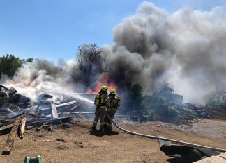 Der Rauchpilz war auch auf große Entfernung sichtbar. Foto: Feuerwehr