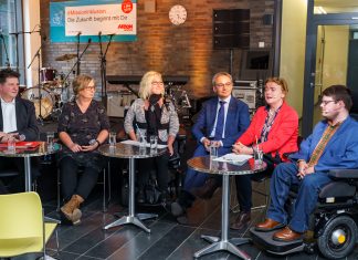 Tobias Fischer (KSL), Heike Brüning-Thyrell (LVR), Nicole Enders (EUTB), Wilfried Oellers (MdB), Dr. Maria Lüttringhaus (Moderation), Constantin Grosch (Inklusionsaktivist). Foto: Volker Wiciok/Pro Mobil e.V.
