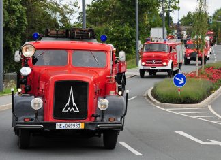 Auch Oldtimer werden bei der Blaulichtmeile gezeigt. Foto: Jürgen Truckenmüller