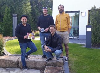 Spendeten für den guten Zweck: Alex Preuß, Pepe Klyscz, Florian Mayer und Max Preuß von der Band "Pony Hütchen" Foto: Band