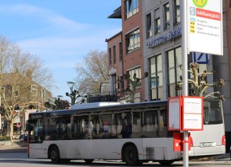Hier am Jubiläumsplatz sollen dynamische Fahrplananzeigen für Übersicht sorgen. Foto: André Volkmann