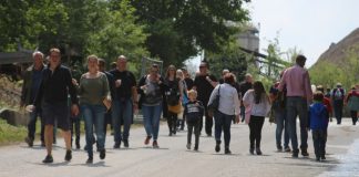 Die Steinbruchtage 2019 fanden bei bestem Wetter statt - Tausende Besucher strömten auf das Betriebsgelände der Kalkwerke Oetelshofen. Foto: André Volkmann