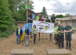 Die Landjugend Neviges (LJN) hat den Sand auf dem Spielplatz an der Schillerstraße ausgetauscht. Foto: LJN