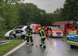 Unfall auf der BAB 46: Ein SUV ist ins Schleudern geraten und hat sich anschließend überschlagen. Foto: Feuerwehr Erkrath