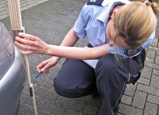 Speziell ausgebildete Ermittlerinnen und Ermittler der Direktion Verkehr der Kreispolizeibehörde Mettmann bearbeiten Unfallfluchten. Foto: Symbolbild (Polizei)