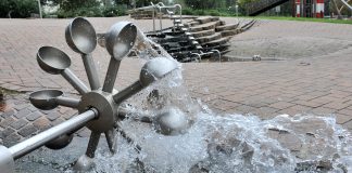 Wasserrad, Schleusen und Pumpen - der Wasserspielplatz im Herminghauspark ist eine Attraktion in Velbert. Foto: Mathias Kehren