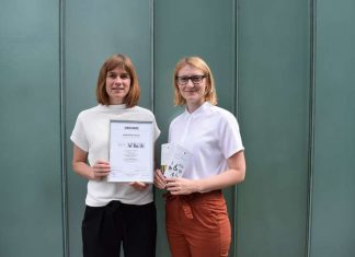 Das Neanderthal-Museum ist jetzt nach "Reisen für Alle" zertifiziert: Mareike Holtkamp (Neanderthal-Museum) und Katharina Sonius (Neanderland) Foto: Kreis Mettmann