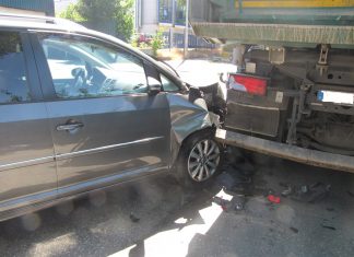 Die Unfallstelle: Den Schaden schätzt die Polizei auf rund 15.000 Euro. Foto: Polizei