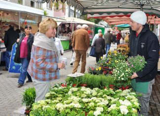Ein Tag auf dem Wochenmarkt in Neviges. Archivfoto: Mathias Kehren