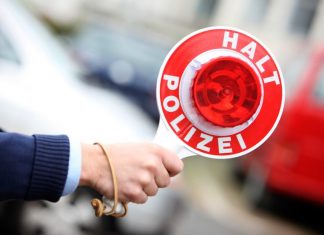 Die Polizei führte im Stadtgebiet Verkehrskontrollen durch. Symbolfoto: Polizei