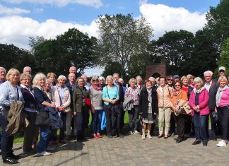 Die Reisegruppe des Geschichtsvereins Heiligenhaus auf der Tour durch Krefeld. Foto: privat