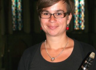 Klarinettistin Katharina Egetemeir spielt Werke von Bach, Mozart und Wanhal in St. Lambertus. Foto: Matthias Röttger