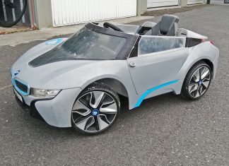 Kinderspielzeug: Der sichergestellte "BMW i8 Concept Spyder" von der Seite. Foto: Polizei