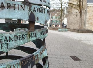Auch die "Erinneringe" und das Mahnmal stehen auf dem Programm bei der Stadtführung. Foto: André Volkmann
