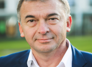 Hakan Civelek, Geschäftsführer der IG Metall Geschäftsstelle Velbert, äußert sich zur Standortschließung des Knorr-Bremse-Konzerns. Foto: IG Metall/Thomas Range