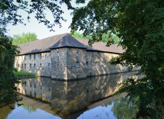 Die Wasserburg Haus Greven in Langenfeld. Foto: Kreis Mettmann