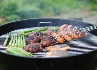 "Falsche Handhabung am Grill ist riskant", so die Verbraucherzentrale NRW. Foto: Symbolbild (pixabay)