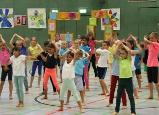 Die Kinder der Grundschule Herrenhauser Straße hatten ein abwechslungsreiches Programm für das Jubiläum vorbereitet. Foto: Kreisstadt Mettmann