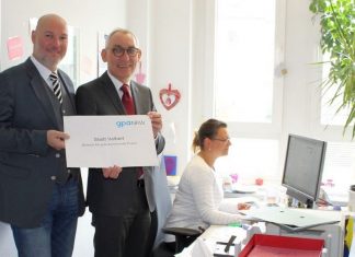 Bürgermeistrer Dirk Lukrafka, GPA-Präsident Heinrich Böckelühr, Angelika Nürenberg (Geschäftsbuchhaltung der Stadt Velbert). Foto: gpaNRW